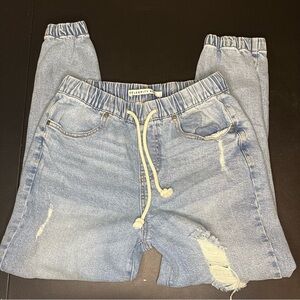 Distressed Jogger Jeans